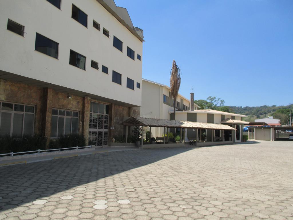 Hotel Santiago Lindóia Екстериор снимка