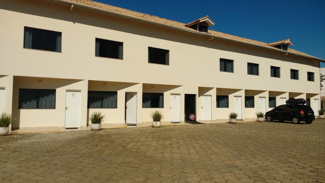 Hotel Santiago Lindóia Екстериор снимка